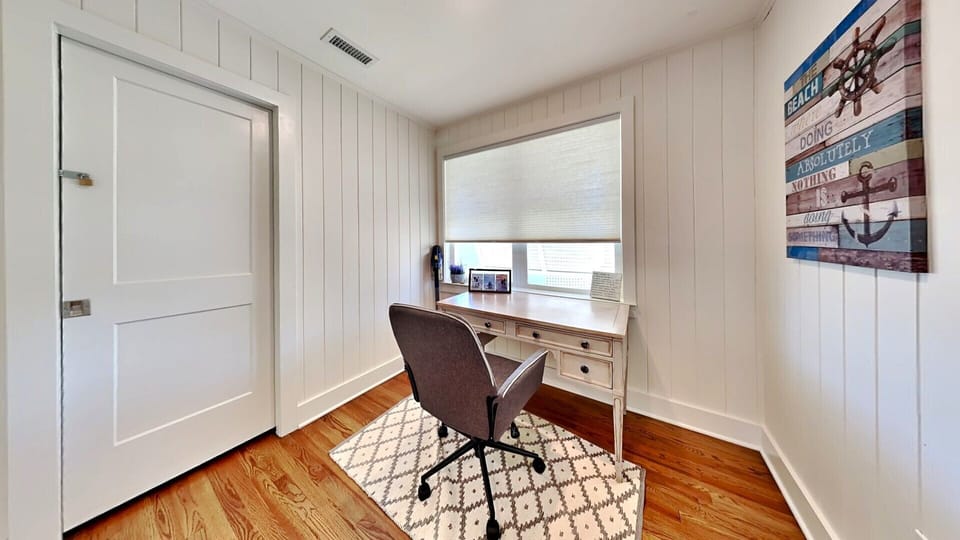 Sanctuary by the Sea - Laundry room office
