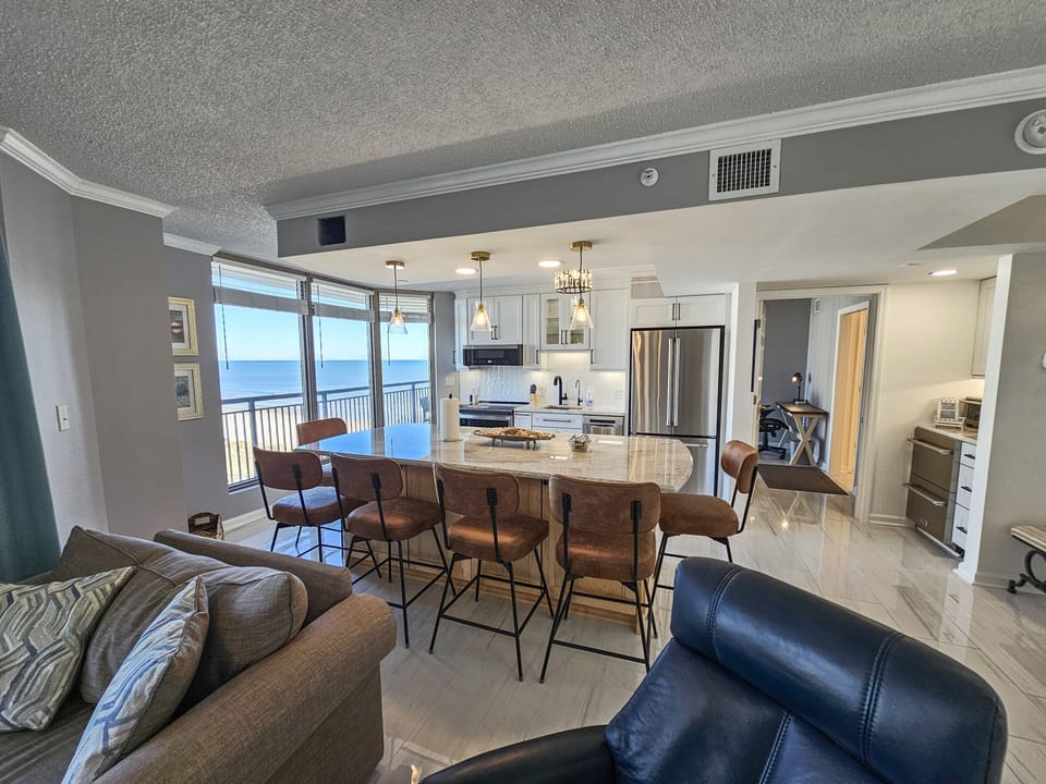 Condo, 3 Bedrooms | Interior