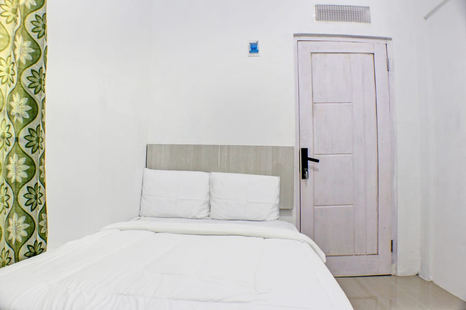 Standard Double Room | Desk, free WiFi, bed sheets
