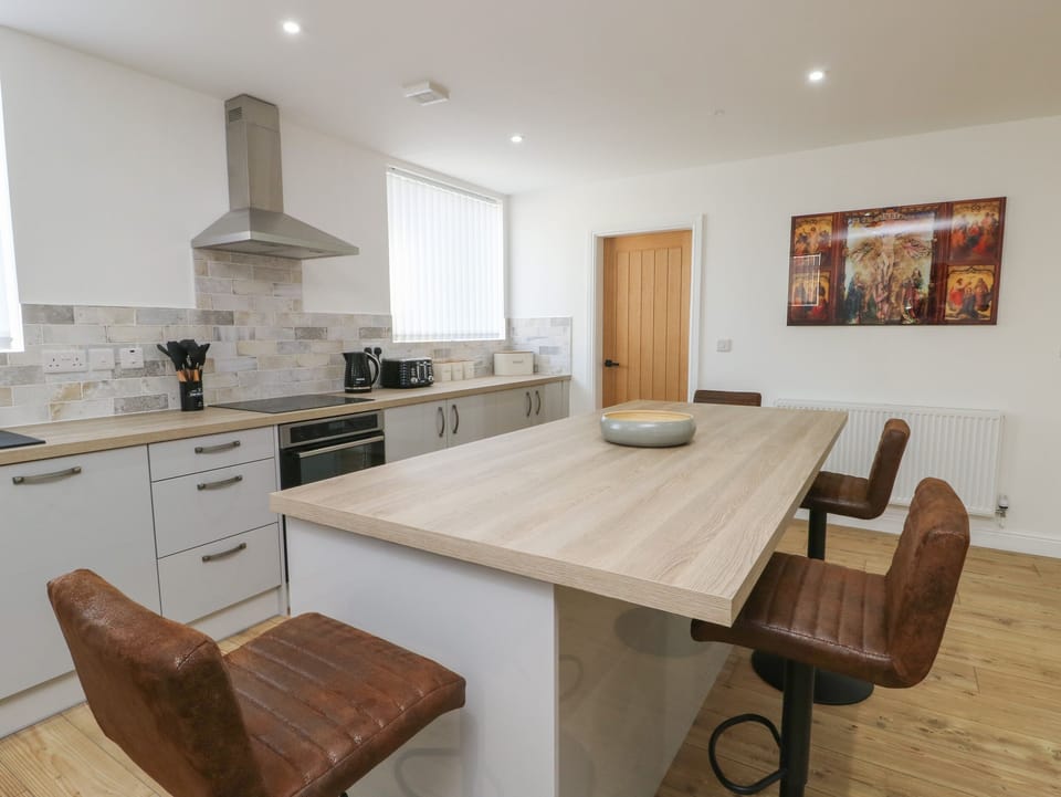 Fridge, dishwasher, electric kettle, toaster