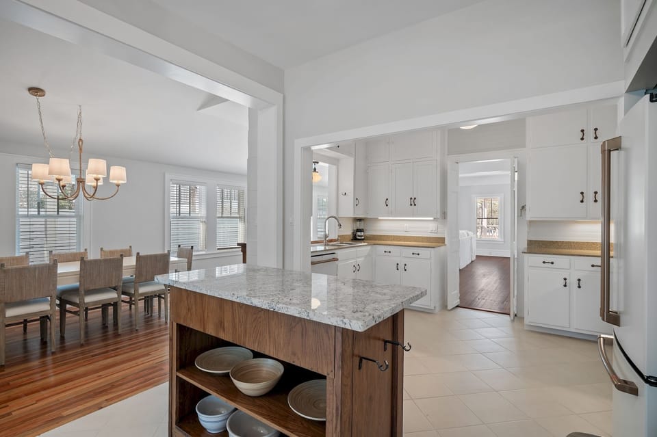 The Cottage - Blue Mountain Beach - Kitchen and Dining Areas