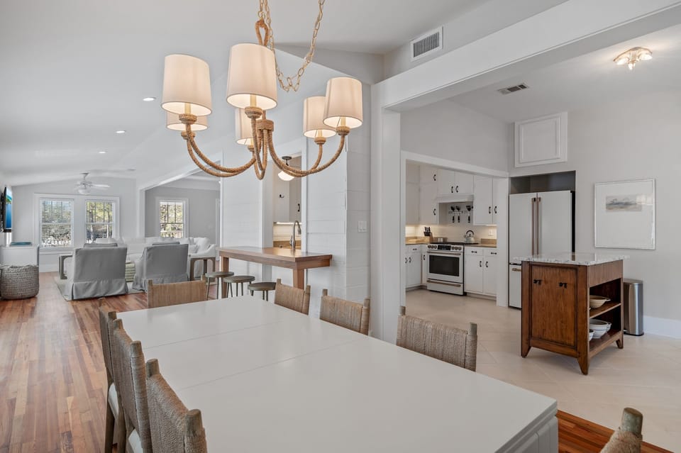 The Cottage - Blue Mountain Beach - Dining and Kitchen Areas