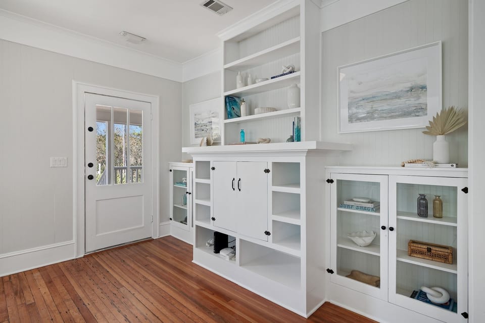The Cottage - Blue Mountain Beach - Entry Way