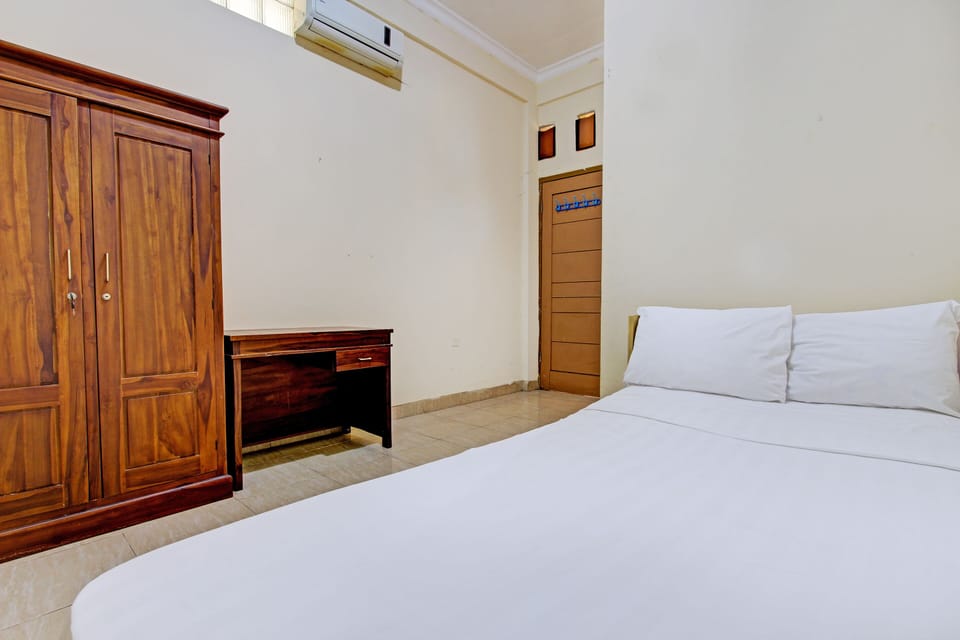 WiFi (free), bed sheets