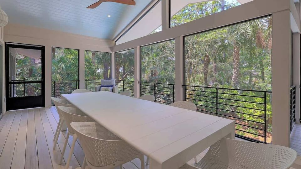 2nd-Level Screened-In Porch