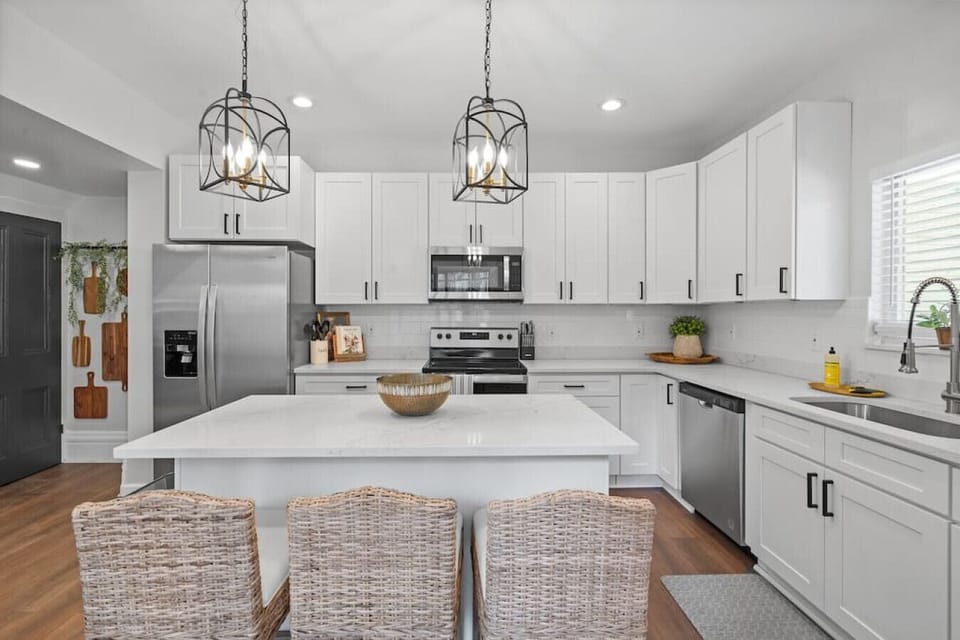 This kitchen has everything you could need and the extras you want.