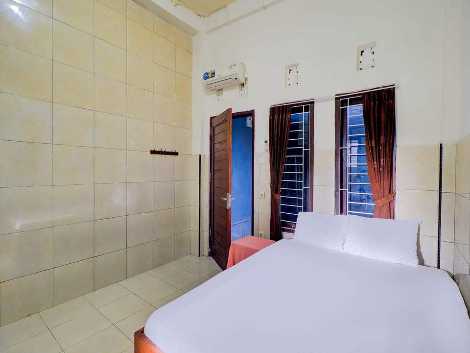 Deluxe Double Room | Desk, free WiFi, bed sheets