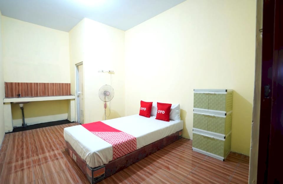 Standard Double Room | Desk, laptop workspace, free WiFi, bed sheets
