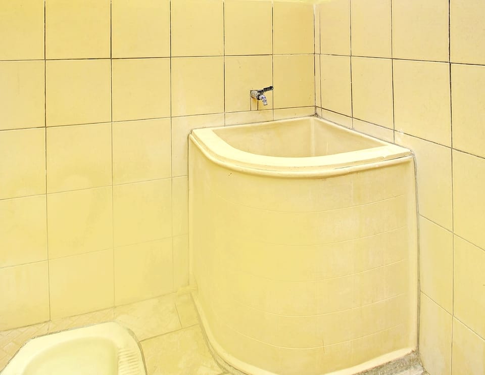 Standard Double Room | Bathroom | Shower, towels