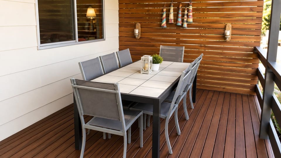 Outdoor dining