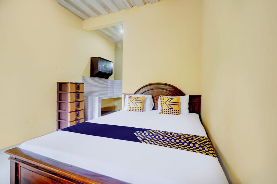 Basic Double Room | Laptop workspace, WiFi (free), bed sheets