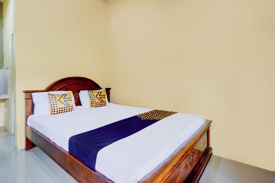 Basic Double Room | Laptop workspace, WiFi (free), bed sheets
