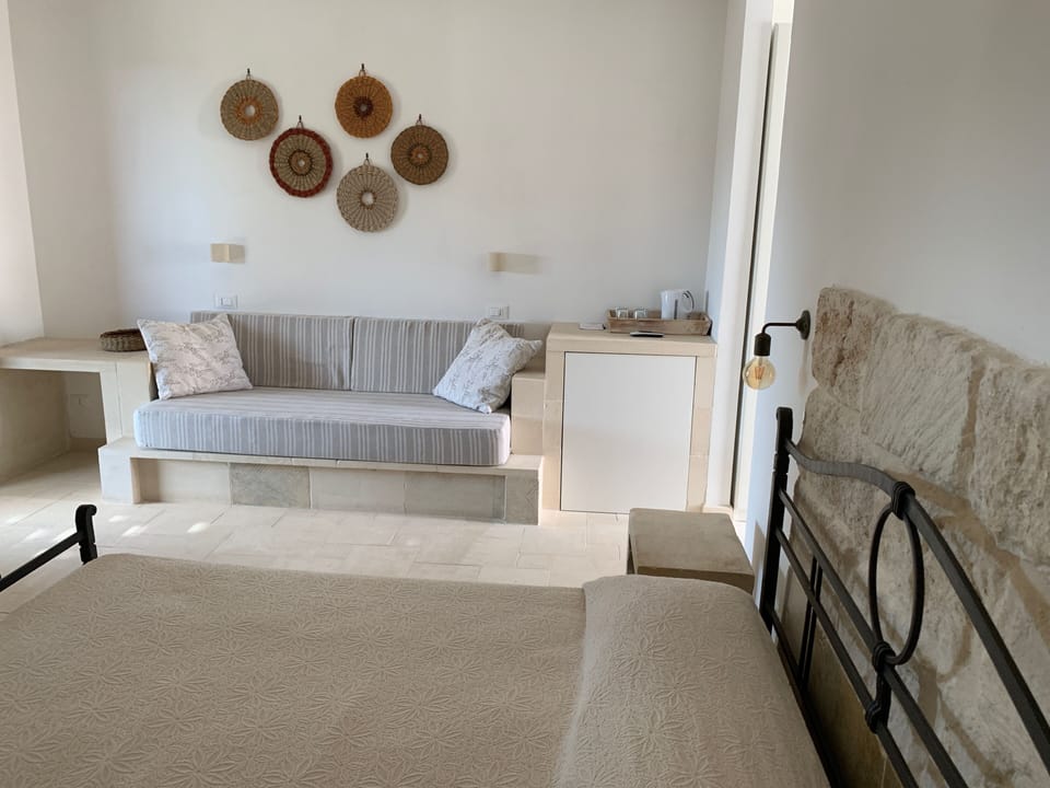 Deluxe Room | Free minibar items, desk, iron/ironing board, travel crib