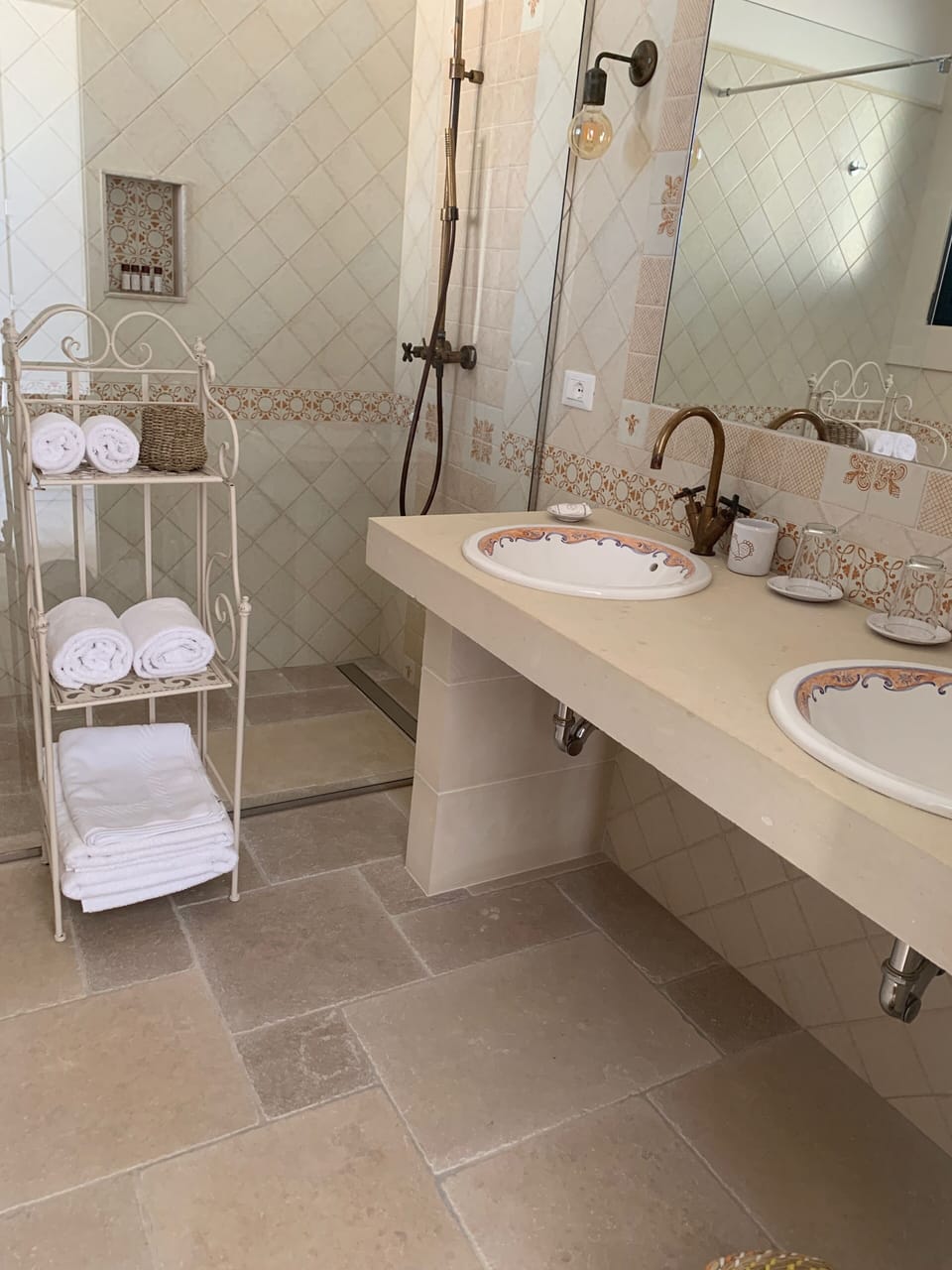 Deluxe Room | Bathroom | Shower, rainfall showerhead, hair dryer, bathrobes