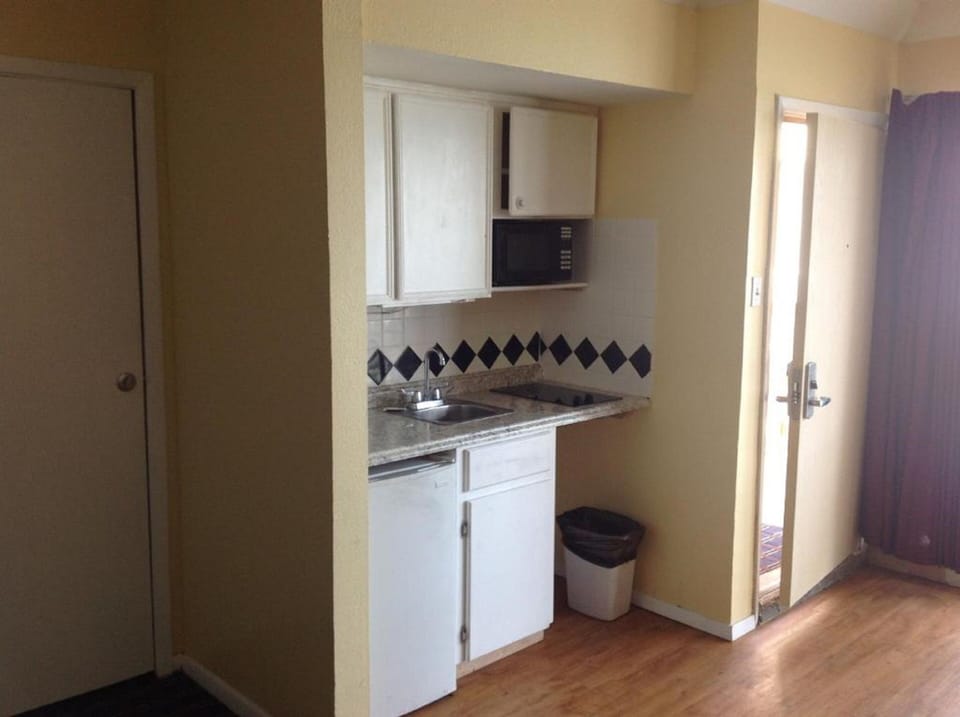 Fridge, microwave