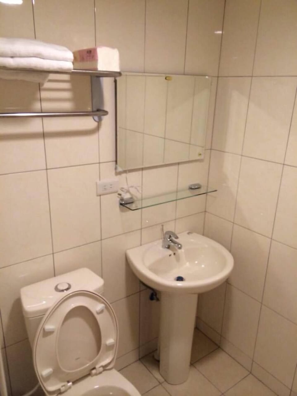 Standard Room | Bathroom | Shower, free toiletries, hair dryer, slippers