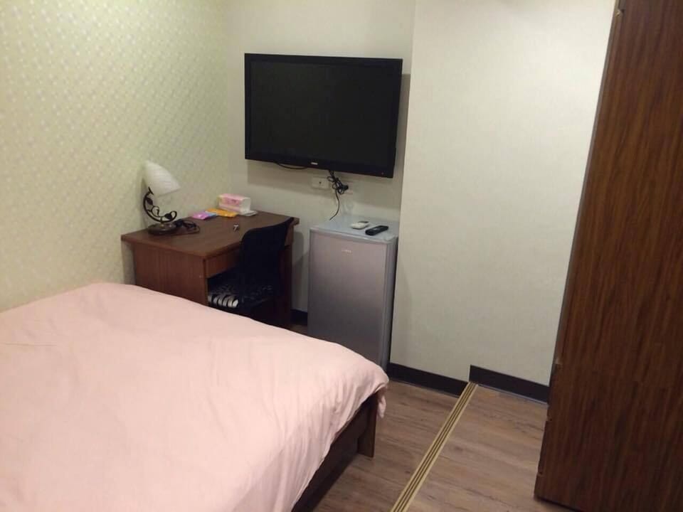 Standard Room | Desk, iron/ironing board, free WiFi