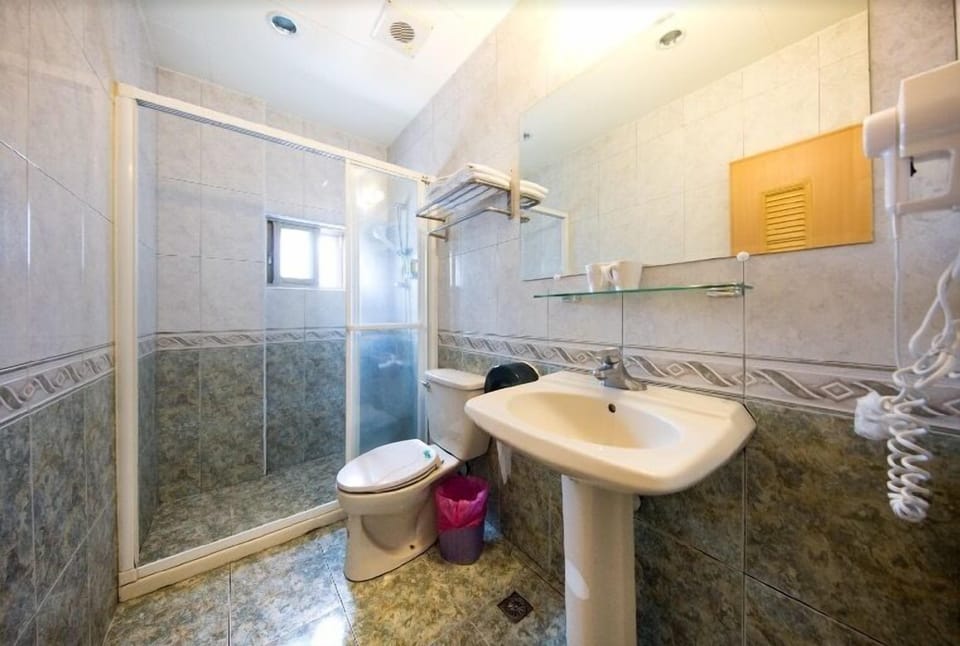 Double Room, Balcony | Bathroom | Deep soaking tub, free toiletries, hair dryer, slippers