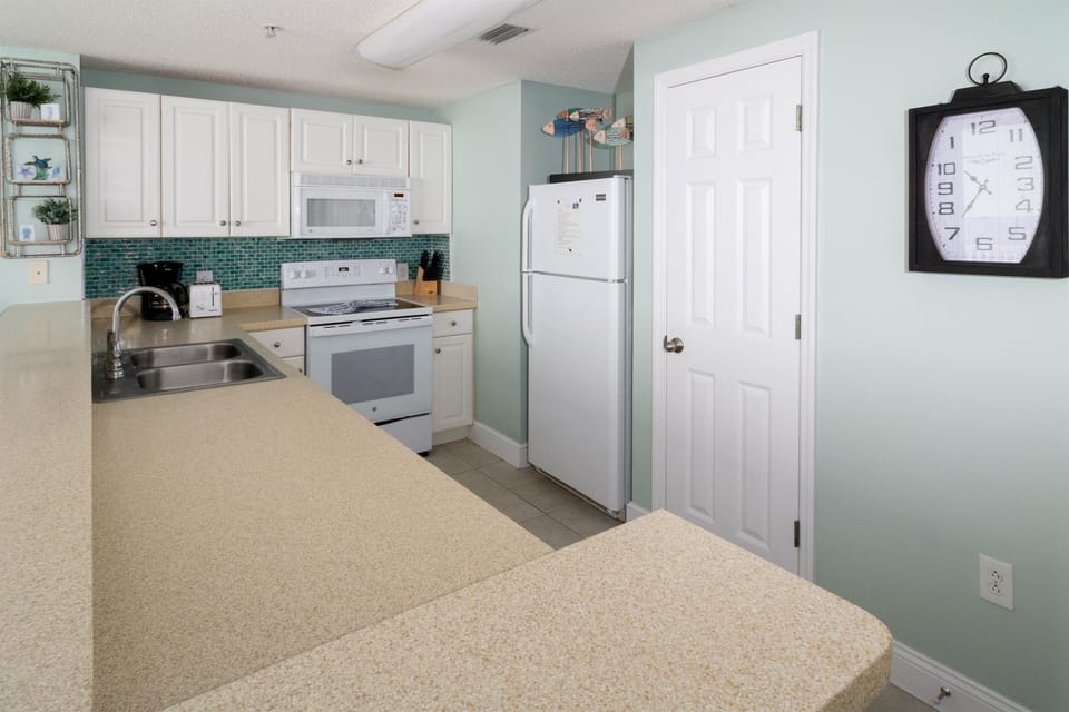 Stay a week or more? Plenty of pantry space for your food