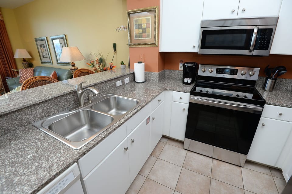Full Kitchen
Microwave 
Keurig
Stove
Dishwasher
Refrigerator