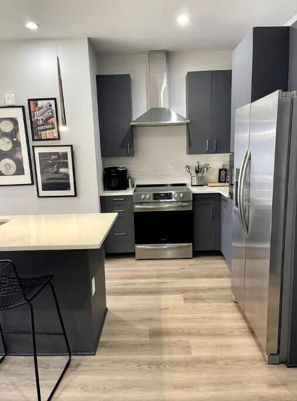 Fully equipped kitchen-stainless steel appliances, basic cooking essentials