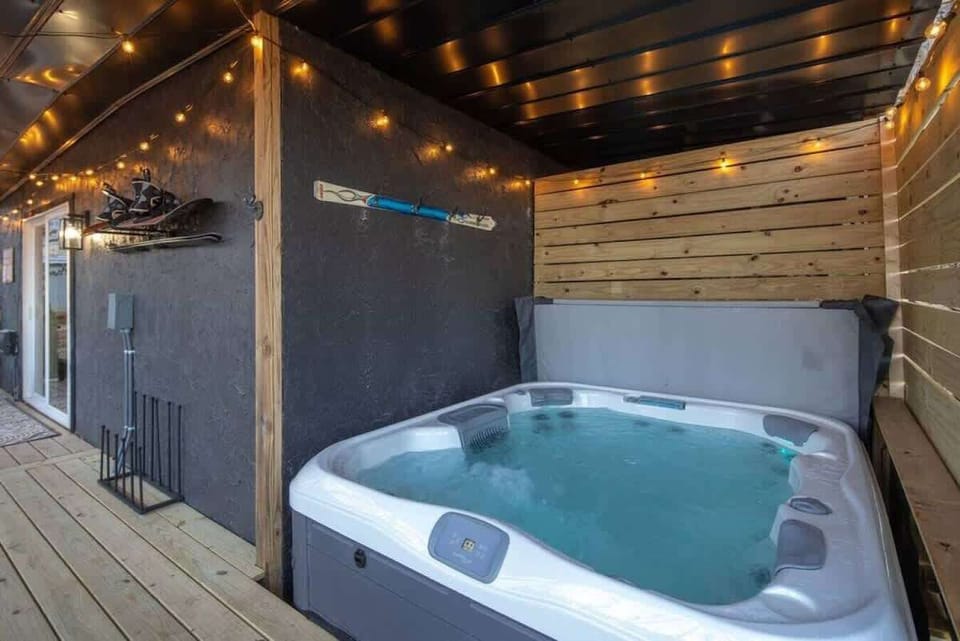 Indoor spa tub