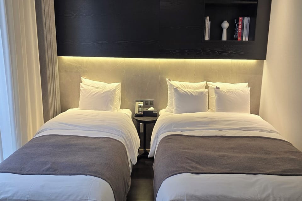 Suite | Desk, free WiFi, bed sheets