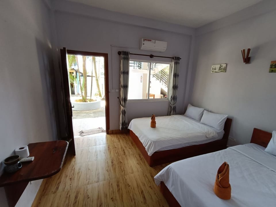 Free WiFi, bed sheets