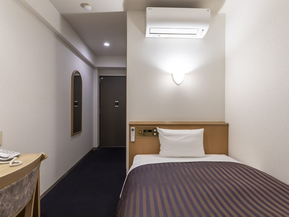 Standard Double Room, 1 Double Bed, Non Smoking | Down comforters, iron/ironing board (on request), WiFi (free)