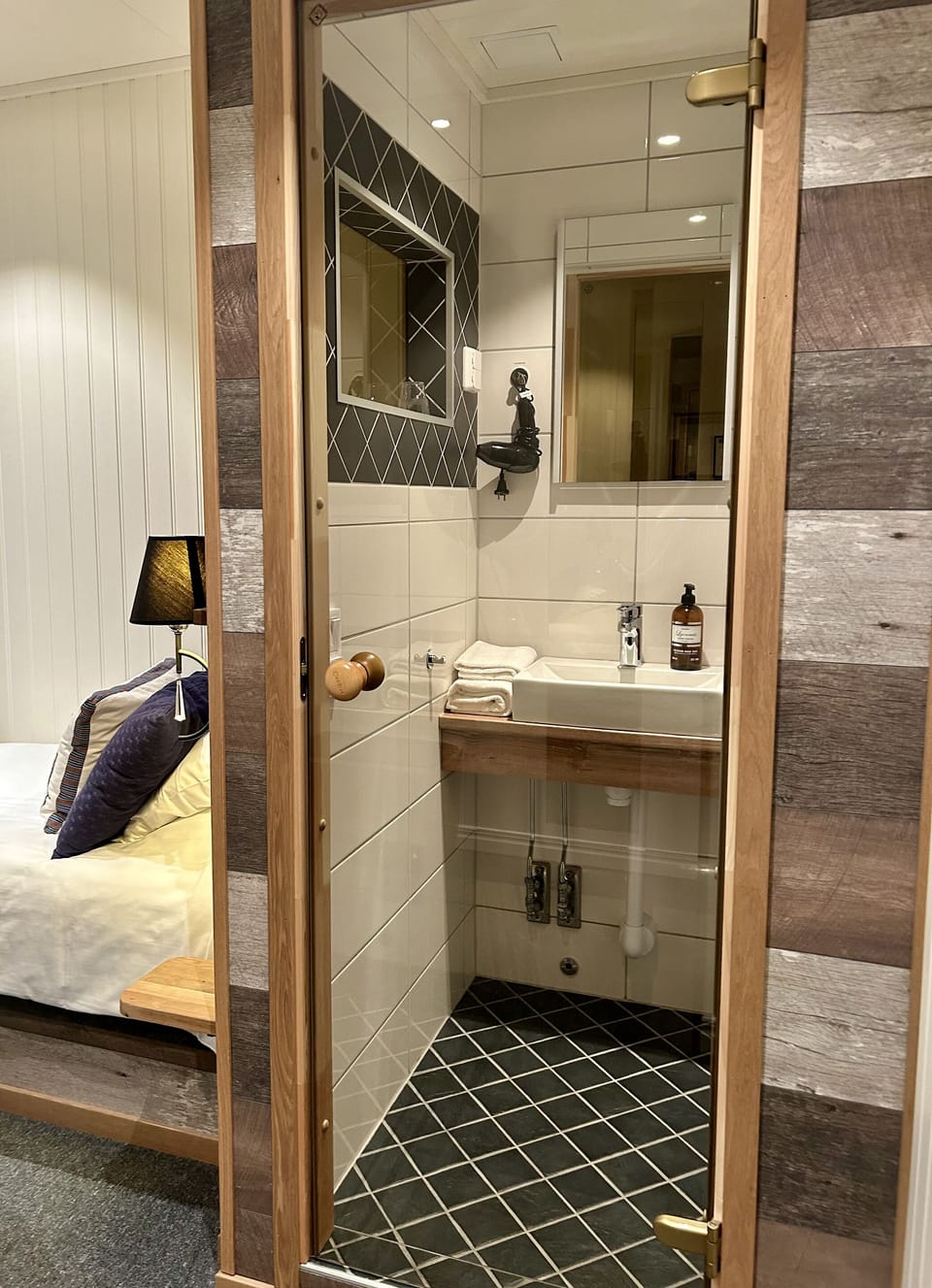 Standard Single Room, Non Smoking | Desk, blackout drapes, iron/ironing board, cribs (surcharge)