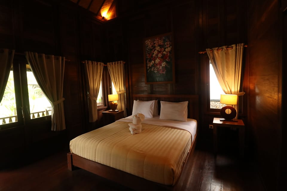 Double Bungalow, Garden View | In-room safe, desk, WiFi (free), bed sheets