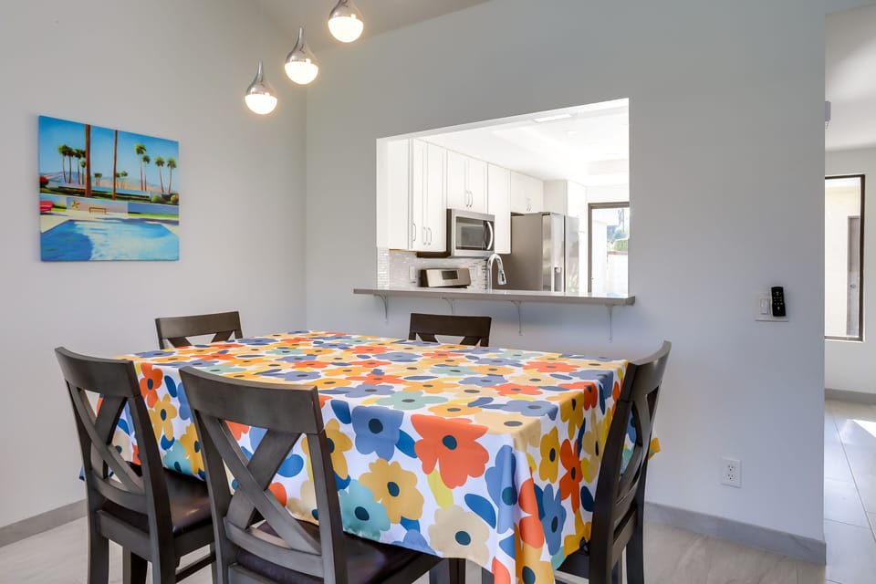 Dining Area | Dishware/Flatware