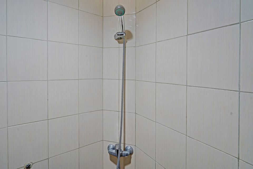 Deluxe Double Room | Bathroom | Shower, towels