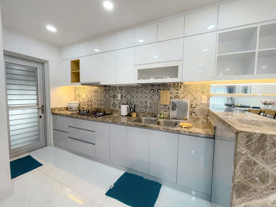 Full-size fridge, microwave, stovetop, rice cooker