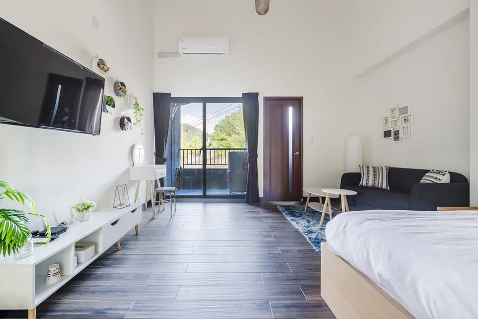 King Double Room | Individually furnished, blackout drapes, soundproofing, free WiFi