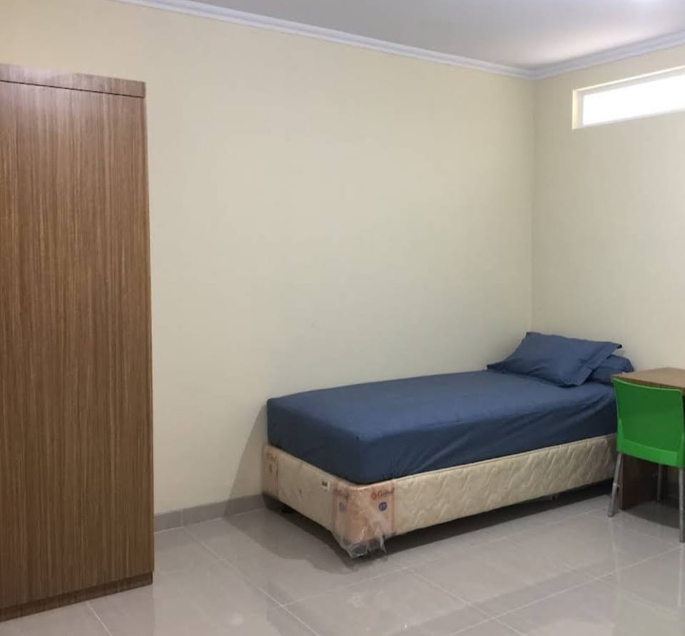 Standard Single Room | Laptop workspace, WiFi (free), bed sheets
