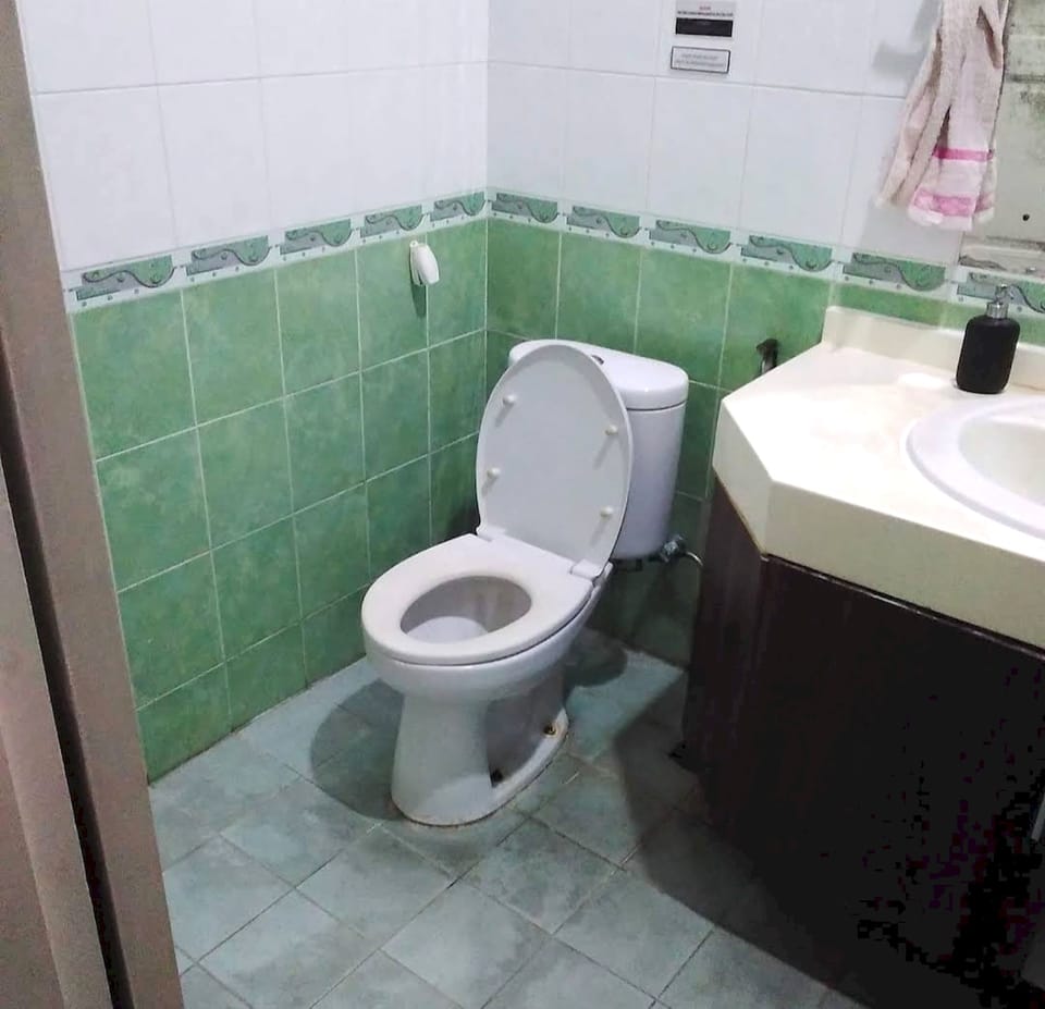 Standard Single Room | Bathroom | Shower, towels