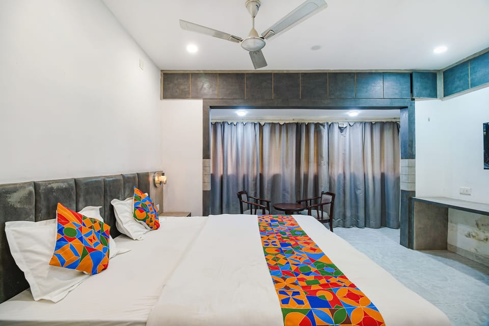 Egyptian cotton sheets, premium bedding, in-room safe, free WiFi