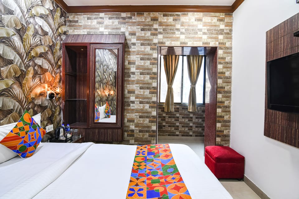Egyptian cotton sheets, premium bedding, in-room safe, free WiFi