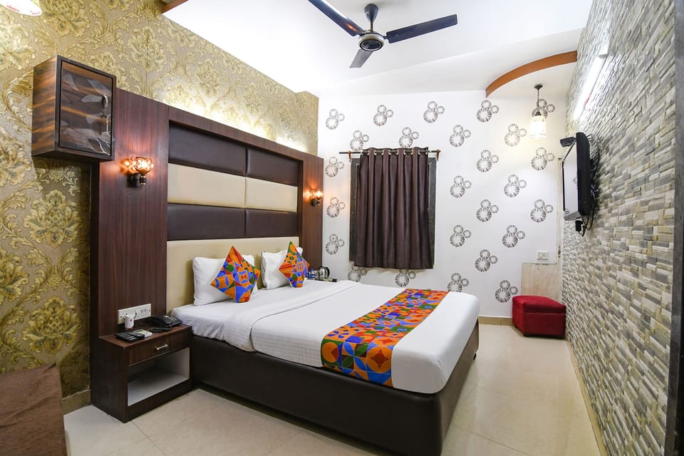 Egyptian cotton sheets, premium bedding, in-room safe, free WiFi