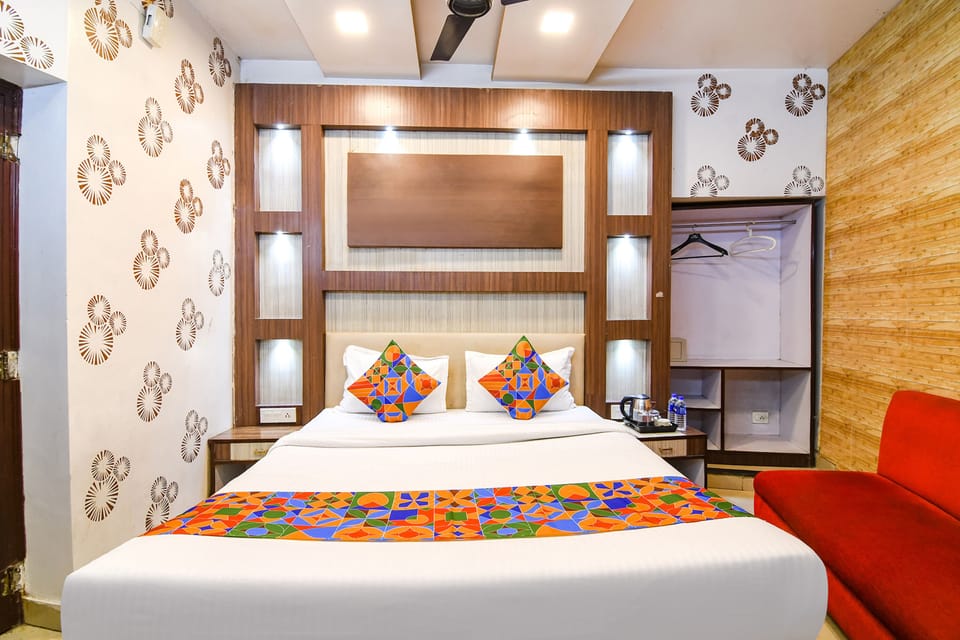 Egyptian cotton sheets, premium bedding, in-room safe, free WiFi
