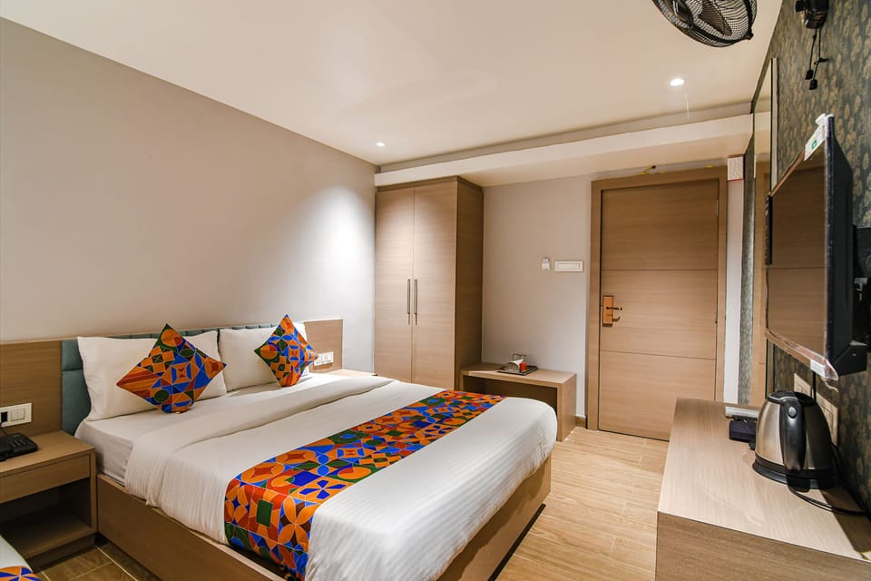 Egyptian cotton sheets, premium bedding, in-room safe