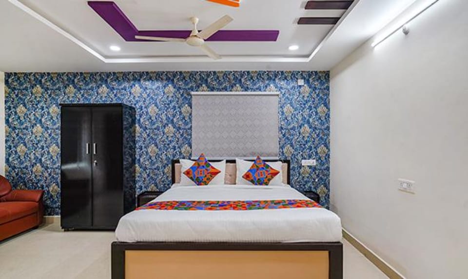 Egyptian cotton sheets, premium bedding, in-room safe, free WiFi