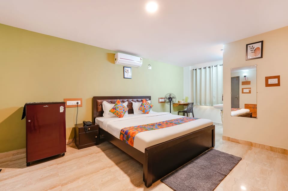 Egyptian cotton sheets, premium bedding, in-room safe, free WiFi