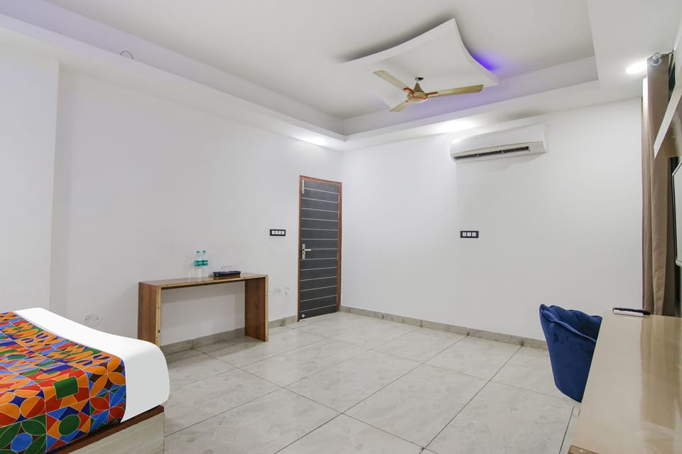Egyptian cotton sheets, premium bedding, in-room safe, free WiFi