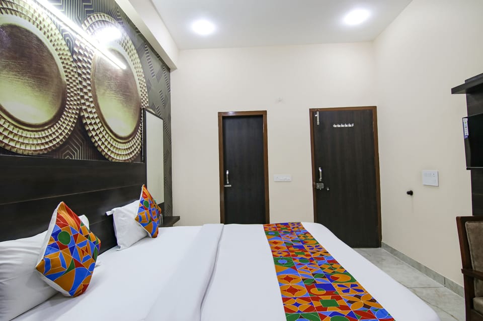 Egyptian cotton sheets, premium bedding, in-room safe, free WiFi