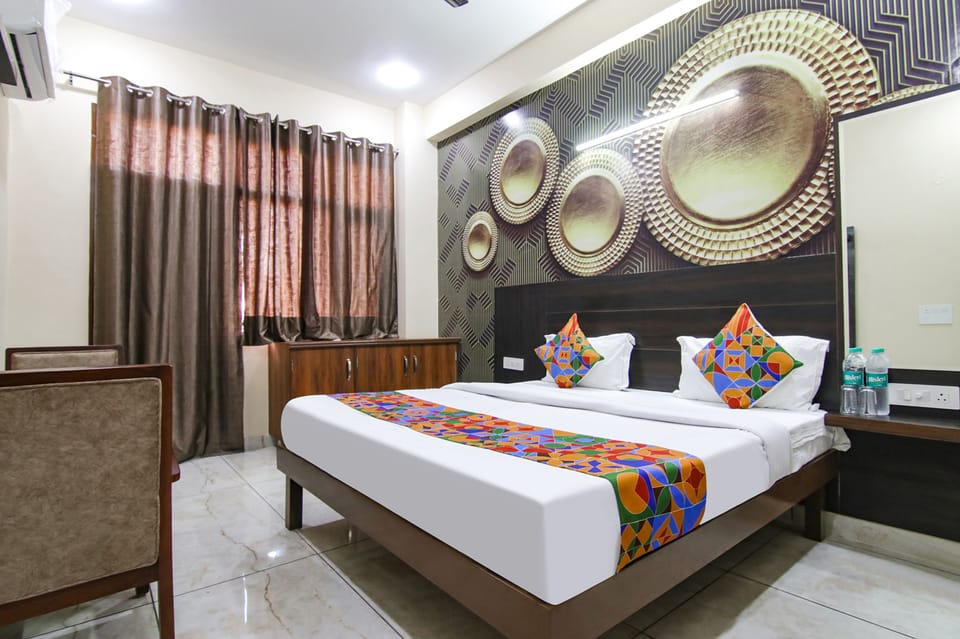 Egyptian cotton sheets, premium bedding, in-room safe, free WiFi