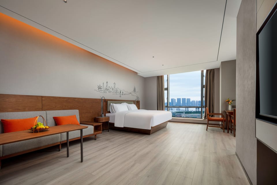 Executive Room | 1 bedroom, premium bedding, down comforters, memory foam beds