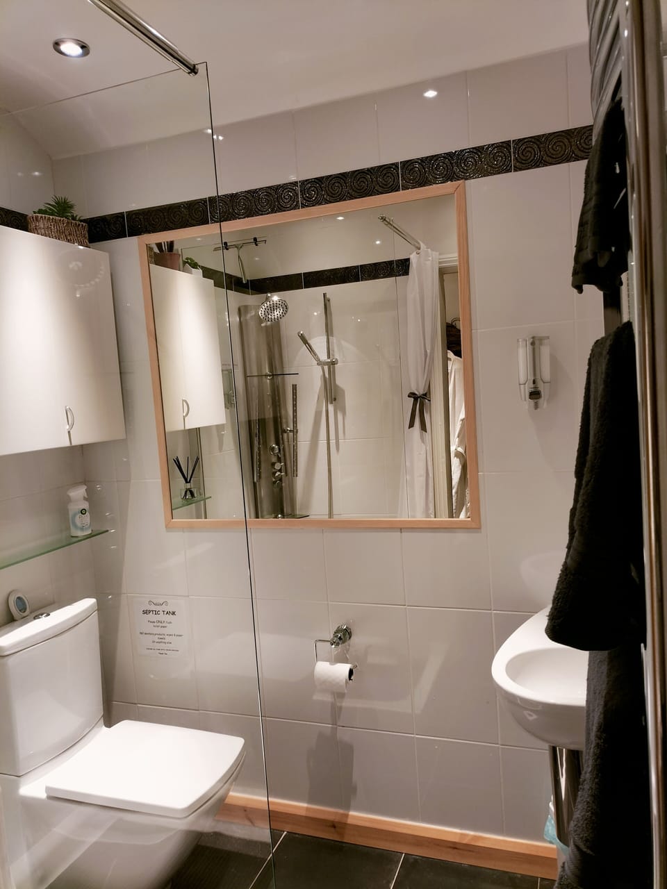 Private Garden Room - Rural Village Apartment in South Kesteven District