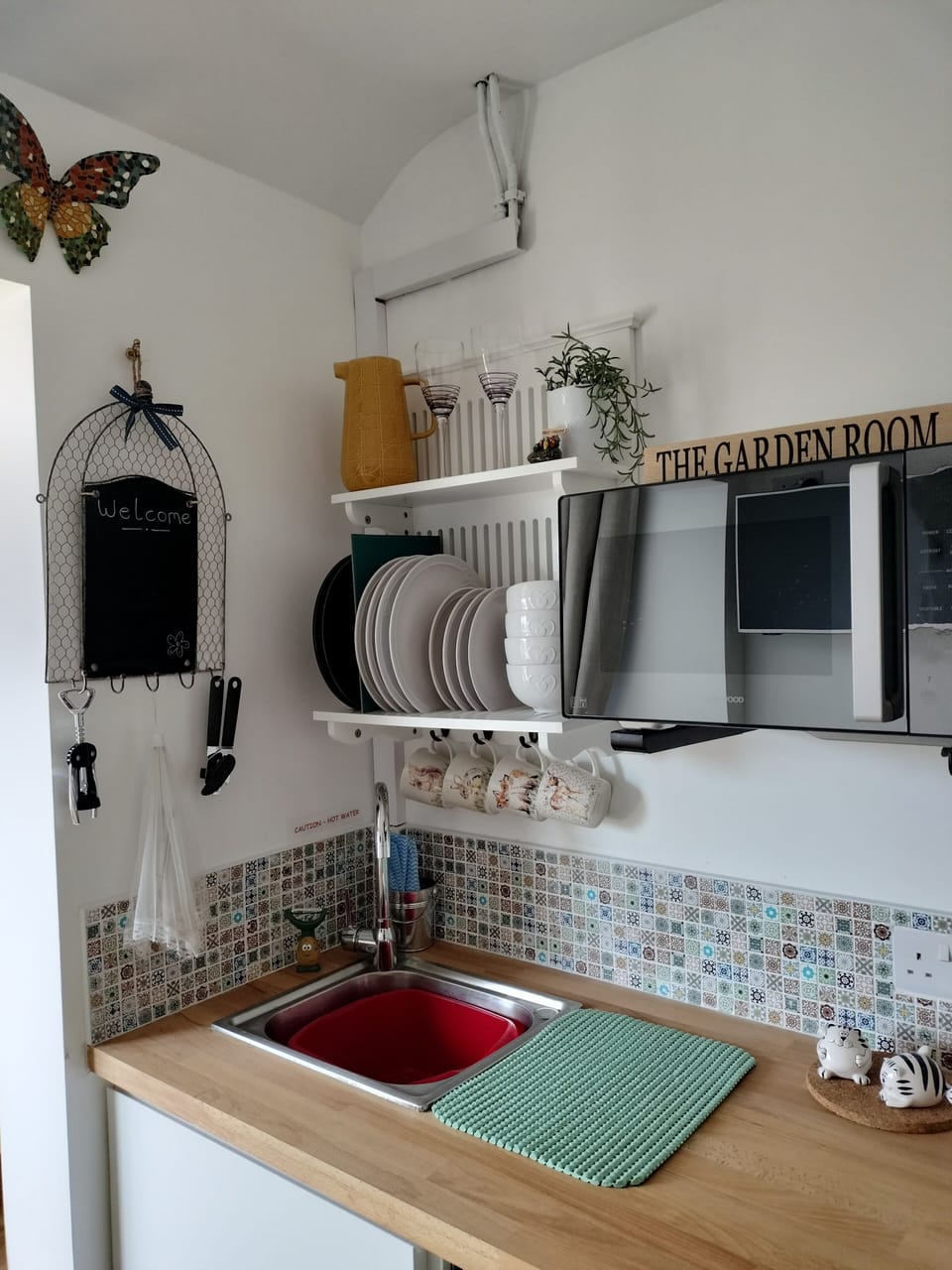 Apartment | Private kitchen | Fridge, microwave, stovetop, electric kettle